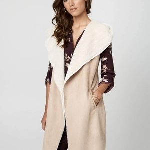 LE CHATEAU Bonded Faux Sherpa Vest